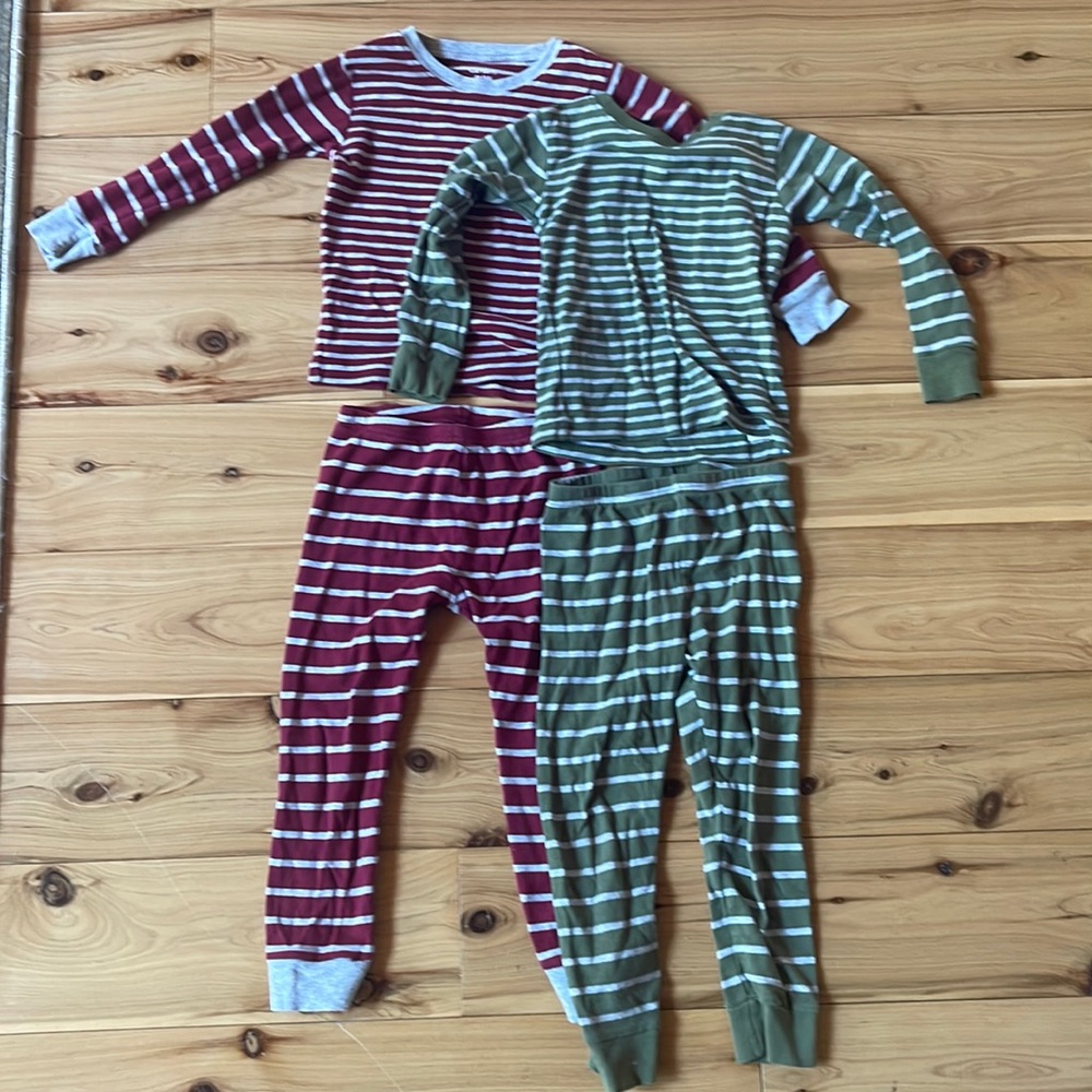 Carter’s pajamas for boys. Perfect for the holidays! 4T boys